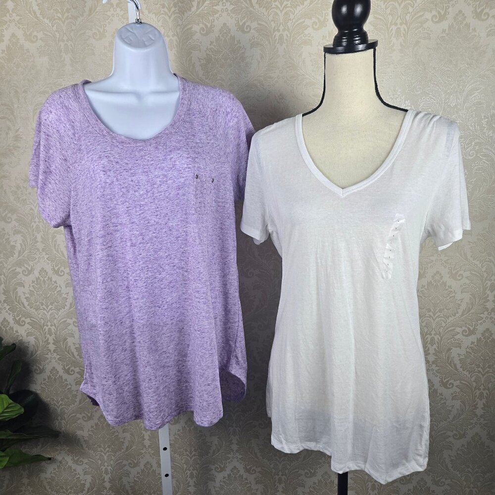 Gap Size Large Bundle of 2 Tshirts Short Sleeve Lightweight Purple White